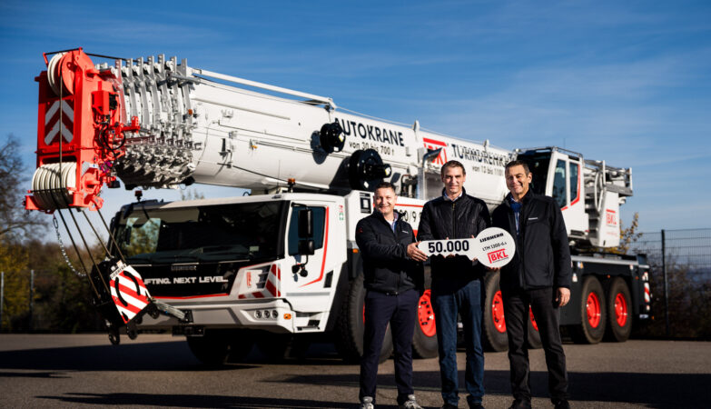 liebherr-50000-ltm1300-6.4-bkl-300dpi