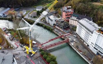 Lourdes : la reconstruction du Pont Peyramale franchit une étape clé avec la mise en place des poutres métalliques