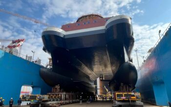 e catamaran WindKeeper n’est pas un navire comme les autres. Avec ses 60 mètres de long, 23 mètres de large et 30 mètres de haut, il pèse 1 900 tonnes