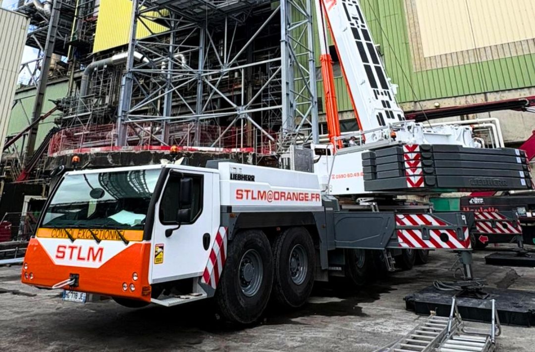 STLM Vaitilingon met en service une nouvelle grue Liebherr de 300 t
