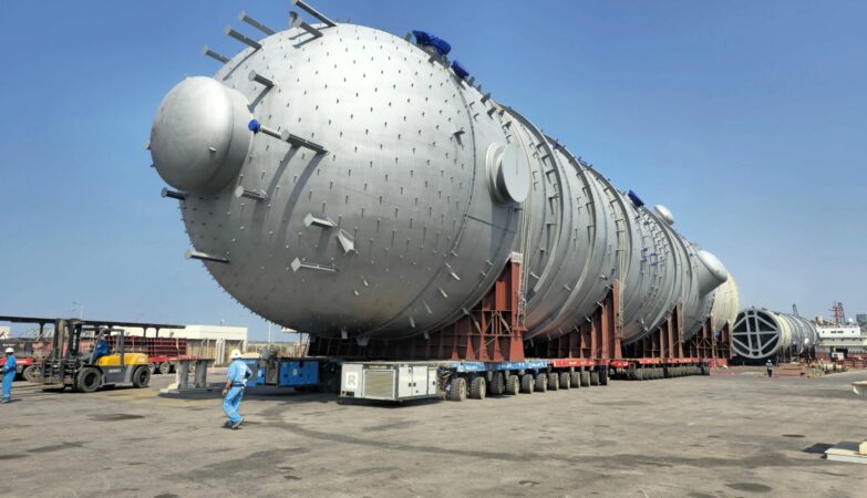 Roll Group réussit un chargement hors norme au port industriel de Jubail