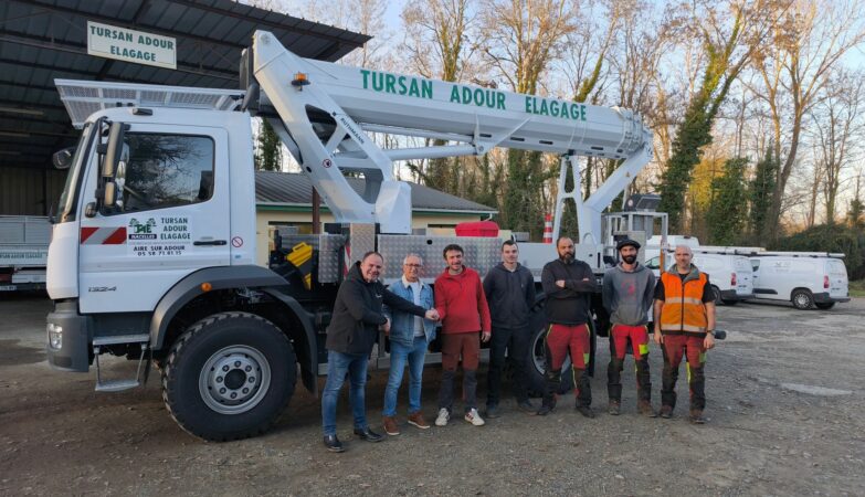 T 300 XS 4x4, nacelle sur poids lourd, à Tursan Adour Élagage