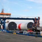 le Port du Havre a accueilli les mâts de 90 mètres destinés aux éoliennes offshore.