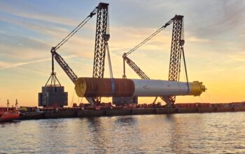 Mammoet, maître du très lourd face aux monopieux géants