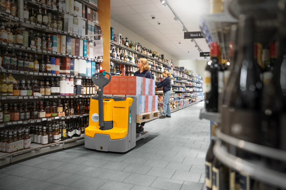 Jungheinrich lance l’EJE C20i, transpalette électrique compact pour le retail