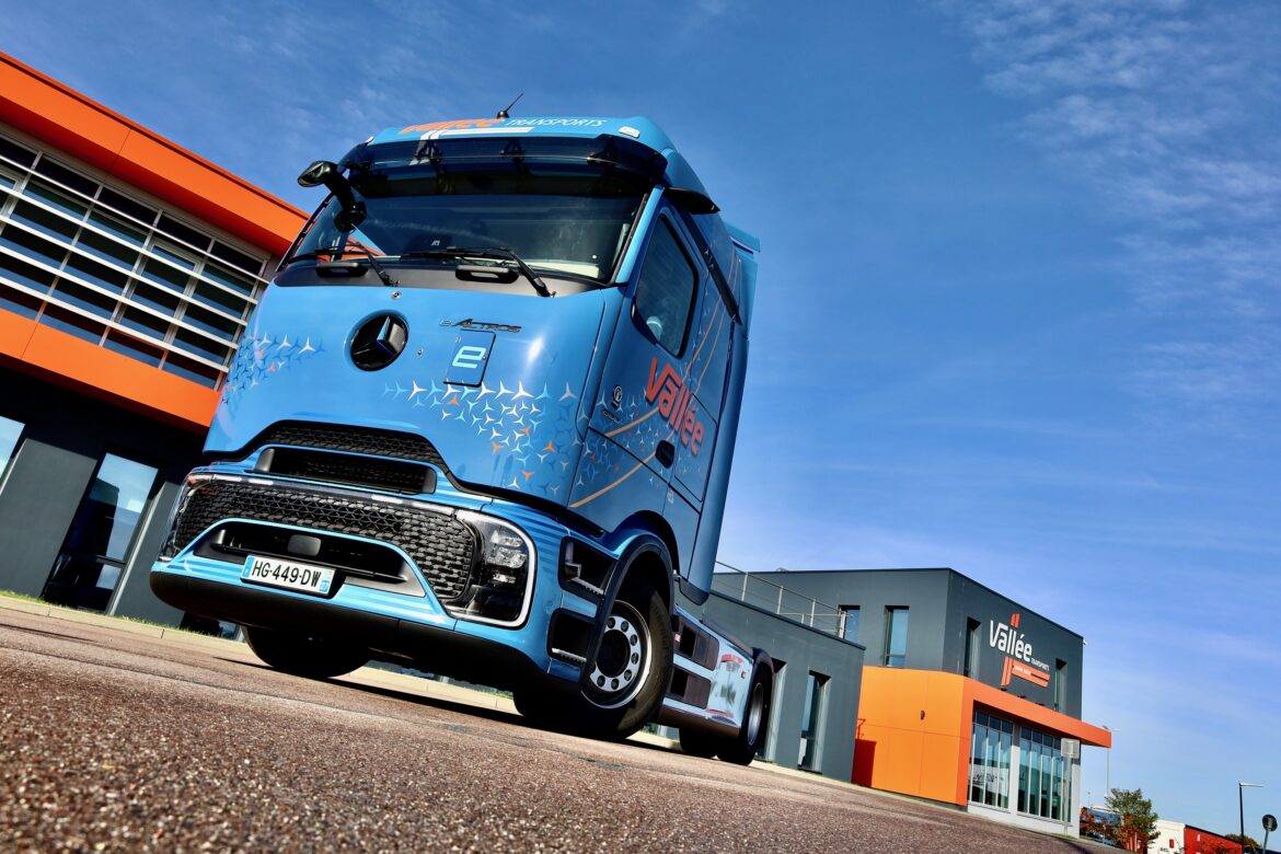 Transports Vallée : cap sur la décarbonation avec les premiers Mercedes eActros 600
