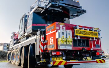 Mammoet réceptionne la première grue mobile Liebherr LTM 1150-5.4E à entraînement électrique
