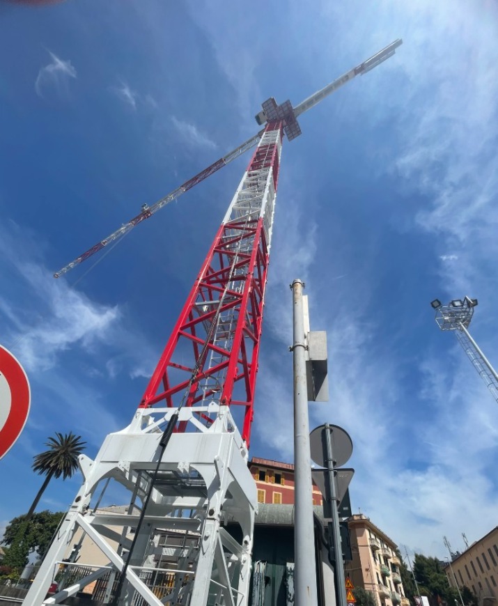 Une Potain MDT 389 L16 pour le nouvel hôpital Gaslini à Gênes