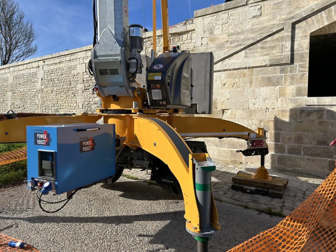 PowerBoost Potain à l’œuvre sur un chantier historique : la restauration des remparts de Brouage