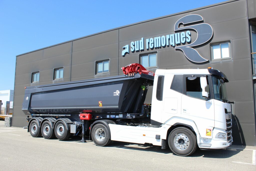 Sud Remorques effectue une double livraison pour Hugo BTP dans les Bouches-du-Rhône
