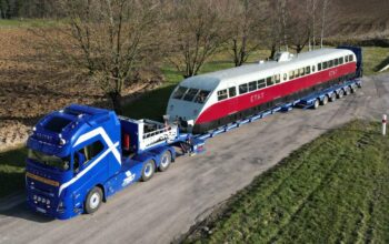 De Mulhouse à Paris, l’automotrice Bugatti unique a pris la route avec une précision chirurgicale. Grâce à Transports Olivry