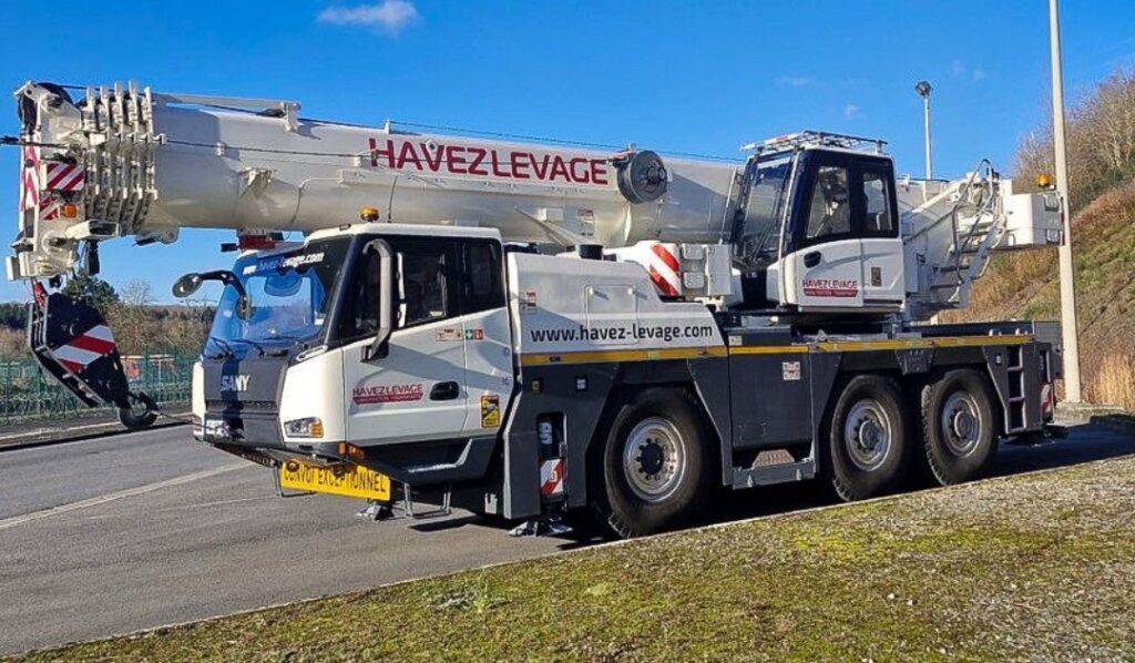 SNM Cranes vient de livrer une grue mobile SANY SAC600E – 60 tonnes à HAVEZ Levage