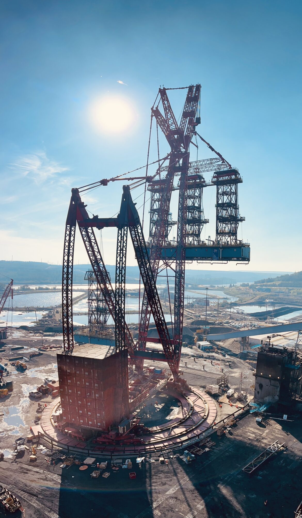 Charges XXL et hauteurs extrêmes : Mammoet repousse les limites à Fort McMurray