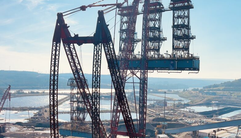 Charges XXL et hauteurs extrêmes : Mammoet repousse les limites à Fort McMurray