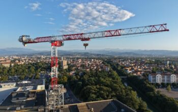Vérone : une grue Potain MDT 809 installée sur le chantier de l’hôpital Borgo Roma