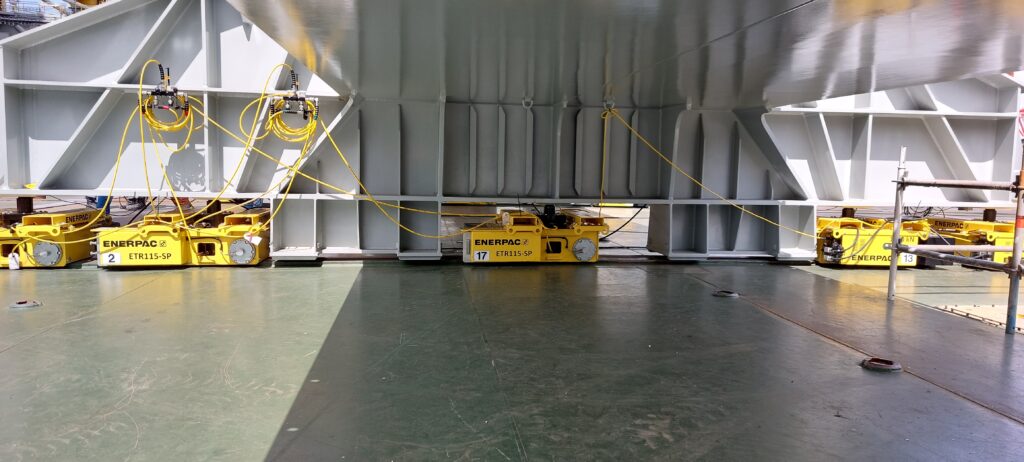 Système de chariot motorisé Enerpac pour le navire de démantèlement Obana de Petrodec