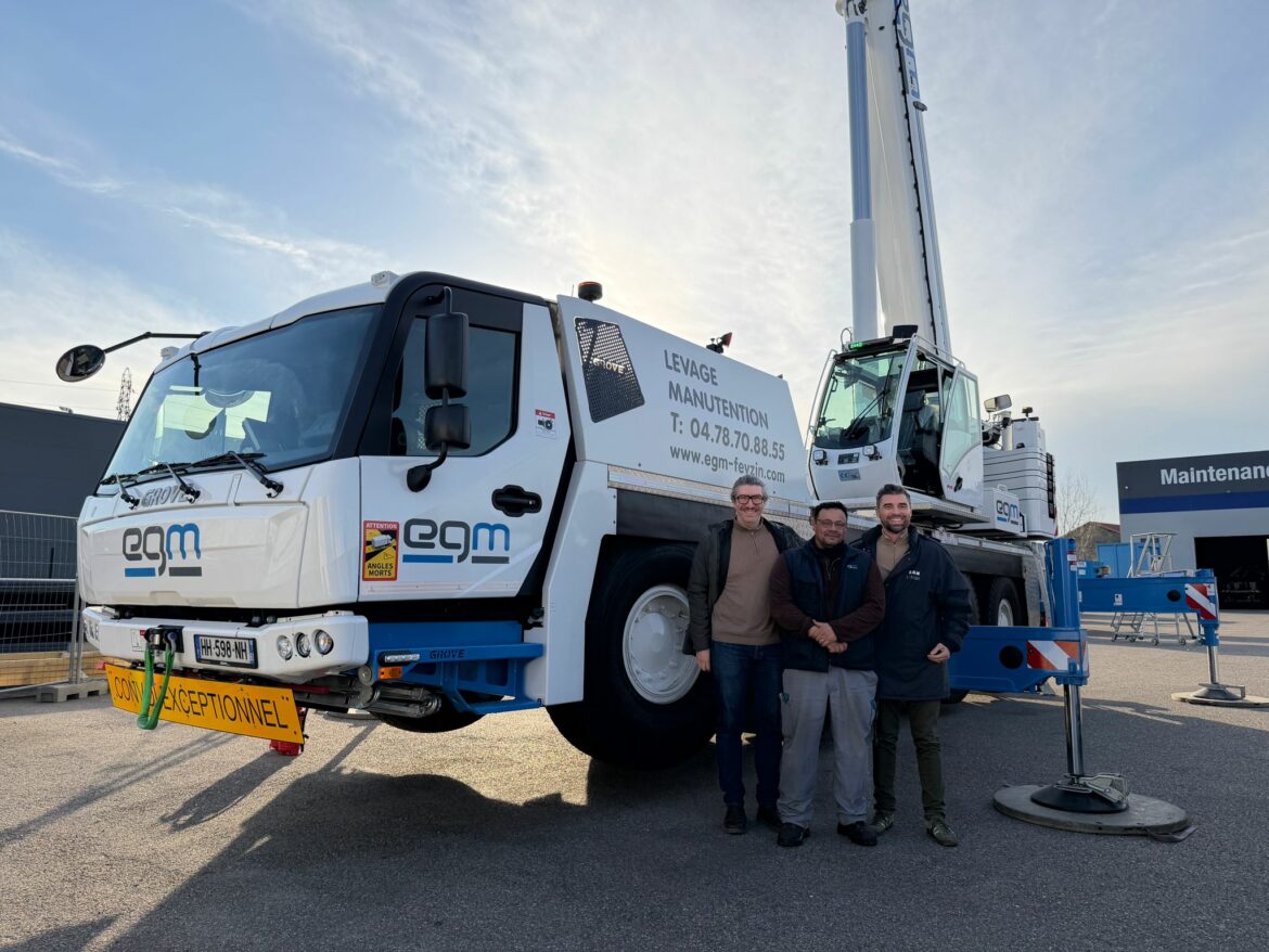 Une nouvelle grue GMK4080L Manitowoc Grove chez EGM à Vénissieux