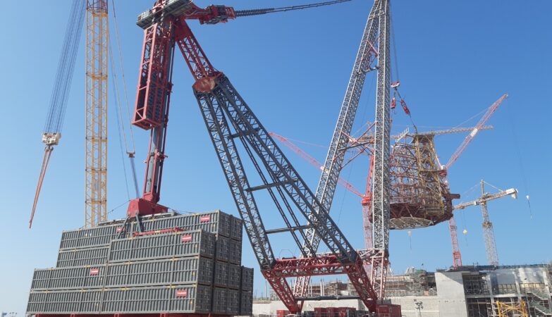 Mammoet Levages lourds au Zayed National Museum : la grue SK en action