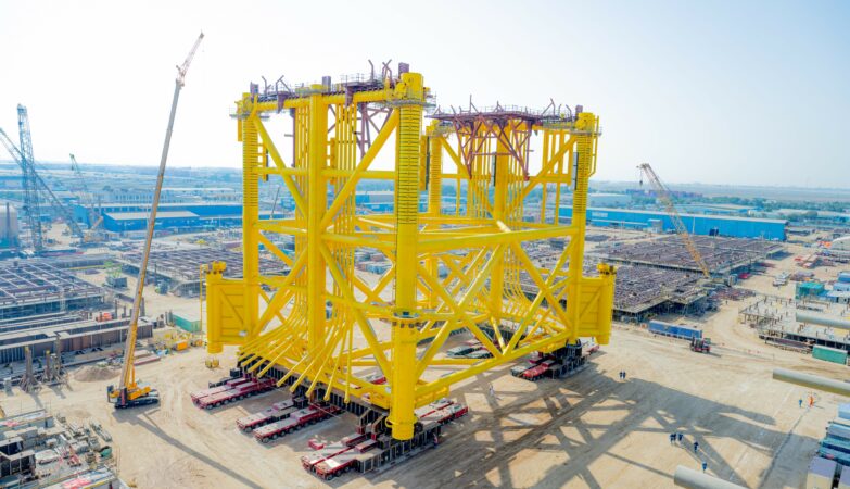 BorWin6 : Mammoet réalise le loadout de la jacket offshore à Jebel Ali
