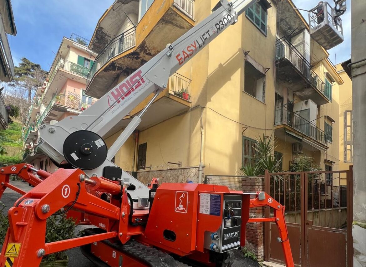 Hoist renforce sa flotte avec la nacelle araignée Easy Lift R300