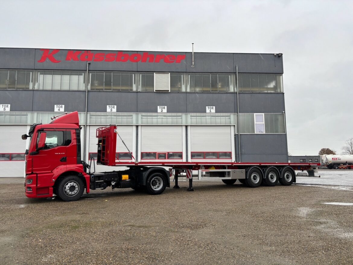 Gebr. Markewitsch et Kässbohrer renforcent leur partenariat avec une nouvelle semi-remorque plateau
