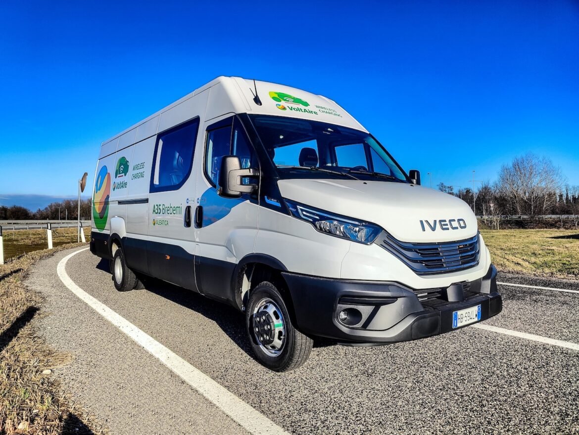 IVECO teste un eDaily compatible recharge par induction sur l’A35 BreBeMi