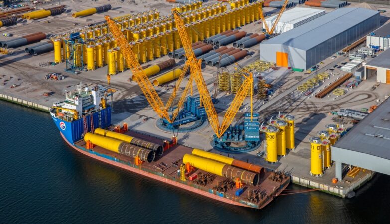 Levage lourd : Sarens réalise une opération en tandem de deux grues à anneau à Rotterdam