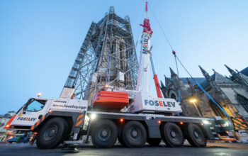Foselev : levage millimétré sur le clocher de Saint-Michel