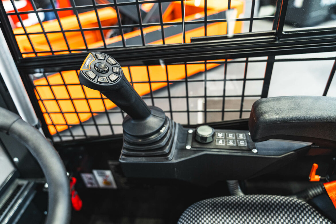 HUBTEX modernise la commande de ses chariots multidirectionnels