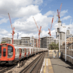 Attention, “loups” sur les rails : cinq grues WOLFF à l’assaut d’un chantier historique à Londres