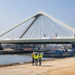Sarens installe le nouveau pont Pyramid à Gand : une opération d’envergure