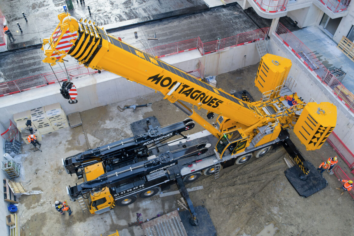 Une première toute en puissance à Paris : la nouvelle Liebherr LTM 1400-6.1 de Montagrues impressionne dès son entrée en scène