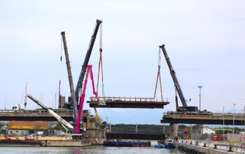 Multitel et grues mobiles mobilisées pour la remise en service du pont du Navicelli