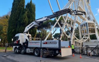 Une grande roue montée au millimètre près grâce aux grues Tadano PM