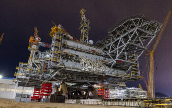 Mammoet, Topsides de 33 000 tonnes : le Mega Jack 10000 redéfinit le levage offshore