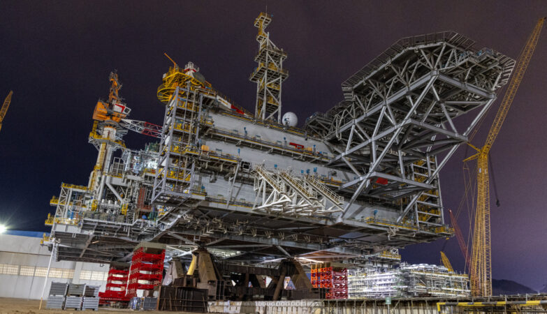 Mammoet, Topsides de 33 000 tonnes : le Mega Jack 10000 redéfinit le levage offshore