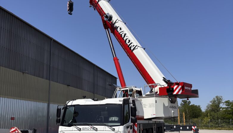 Cayon Levage renforce sa flotte avec une nouvelle Grove GMK4100L-2