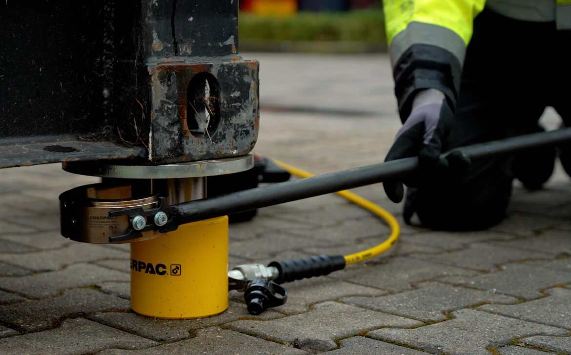 Enerpac renforce la sécurité du levage lourd avec sa nouvelle série CR