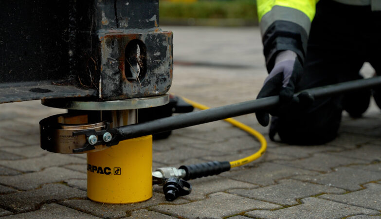 Enerpac renforce la sécurité du levage lourd avec sa nouvelle série CR