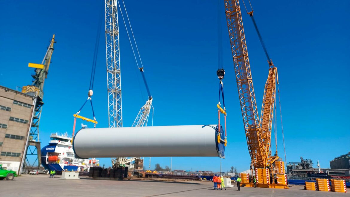 Pologne : Sarens accompagne les expéditions de tours éoliennes offshore depuis Gdańsk