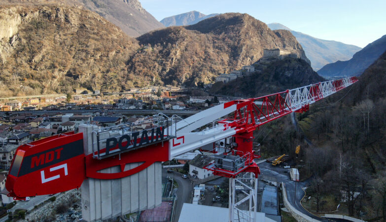 Une-Potain-MDT-269-participe-a-la-modernisation-dune-grande-centrale-hydroelectrique-dans-le-nord-de-lItalie-05.jpg