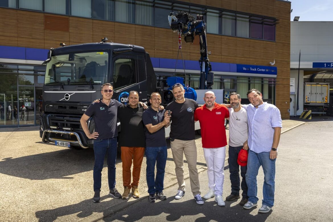 Volvo repousse les limites de l&rsquo;électrique avec un FMX 32 tonnes équipé de la plus puissante grue Fassi jamais installée sur un porteur zéro émission