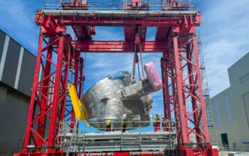 ITER : un « ballet » industriel en plein air pour la rotation d’un secteur de la chambre à vide de 400 tonnes