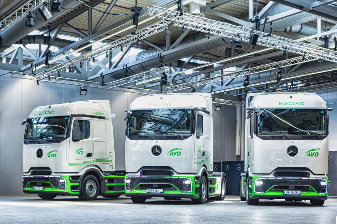 Mercedes-Benz Trucks livre les premiers eActros 400 à prise de force mécanique intégrée d&rsquo;usine
