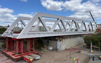 Mammoet pose un pont ferroviaire de 2 200 tonnes en un week-end à Budapest