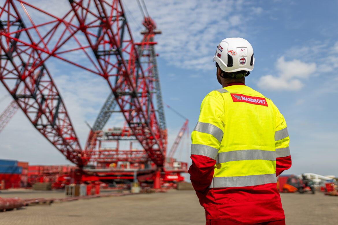 Mammoet renforce son ancrage au Japon