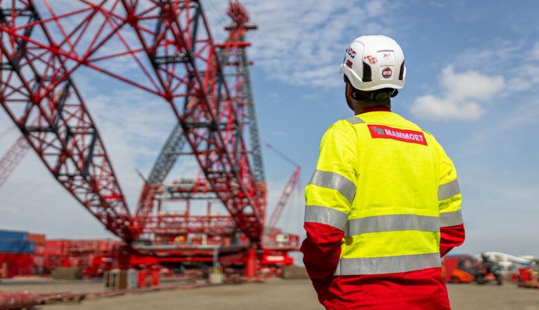 Mammoet renforce son ancrage au Japon