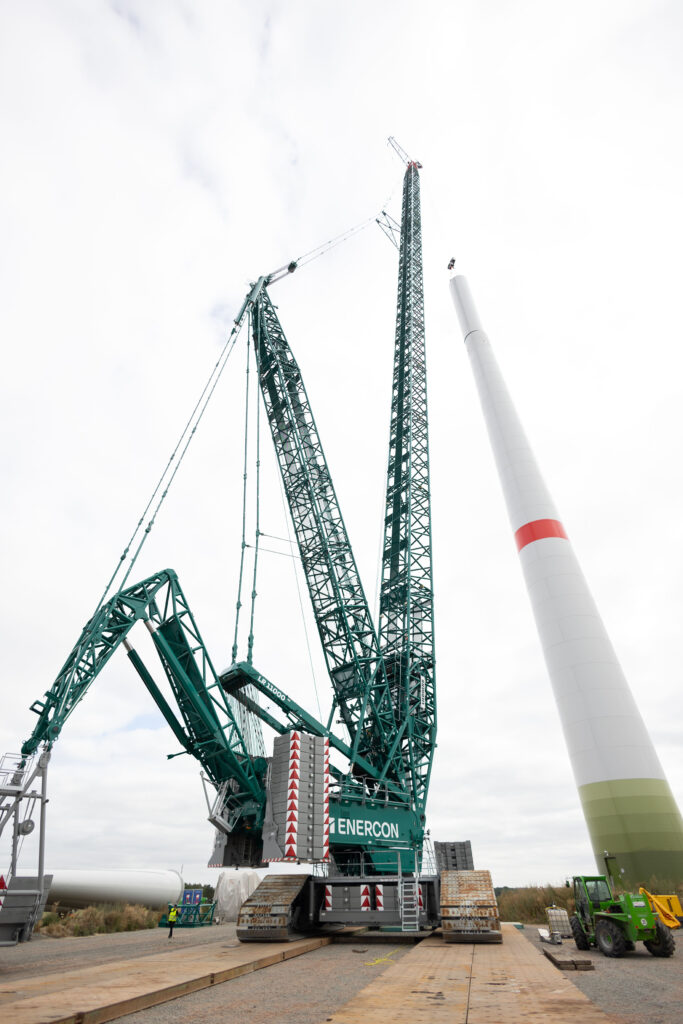 Enercon passe à la classe 1 000 tonnes avec la Liebherr LR 11000