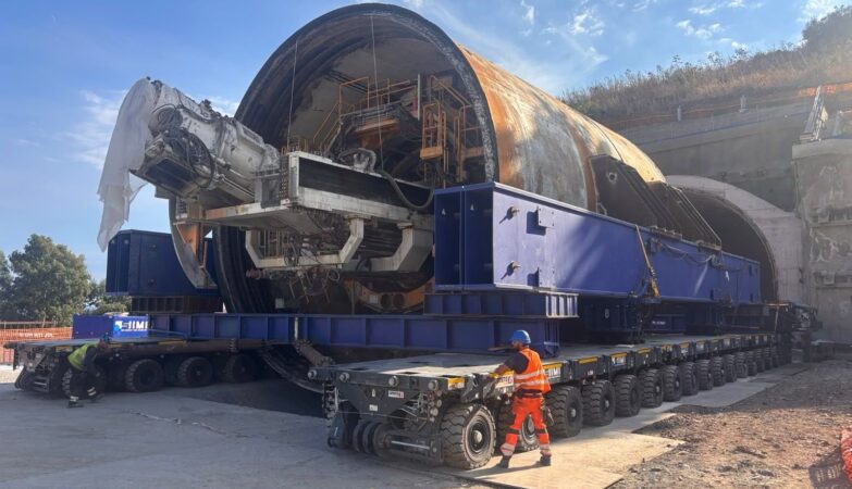 1 800 tonnes en mouvement : SIMI Trasporti déplace le tunnelier « Letteria »