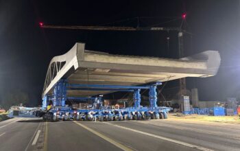 Felbermayr : 1 300 tonnes, 100 mètres et un virage à 90° sur l’autoroute A70 !